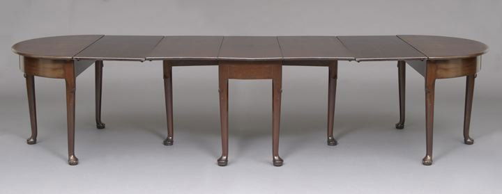 Queen Anne-Style Mahogany Dining Table: Queen Anne-Style Mahogany Dining Table, 18th century, composed of two D-ends and a central drop leaf table, the ovoid top raised above a plain frieze on tapering circular legs ending in pad feet, h. 2