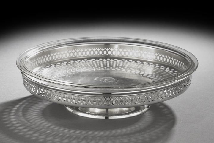 American Sterling Silver Cake or Pie Stand: American Sterling Silver Cake or Pie Stand, first quarter 20th century, by the Roger Williams Silver Co., Providence, Rhode Island for Mermod, Jaccard & Kin, St. Louis, Missouri, of circular form, wit