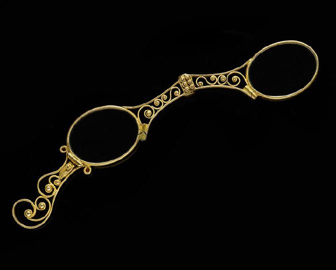 Lady's 14 Kt. Yellow Gold Lorgnette: Lady's Fourteen-Karat Yellow Gold Lorgnette, ca. 1910, the lorgnette with decorative filigree around the eye glass.