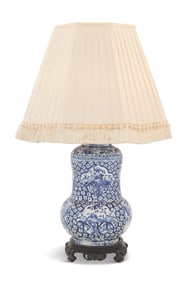 Chinese Export Blue and White Covered Lamp