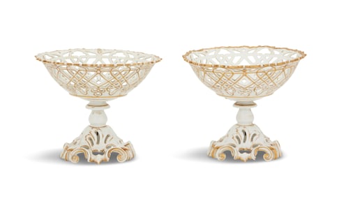 Pair of Paris Porcelain Anneau d'Or Fruit Baskets
