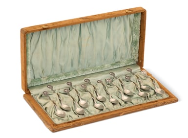 Cased Gorham Homeric Medallion Demitasse Spoons