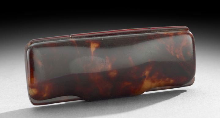 English Tortoiseshell Eyeglasses Case: English Tortoiseshell Eyeglasses Case, ca. 1900, velvet-lined with a pair of pince-nez on the interior, l. 4-1/4".