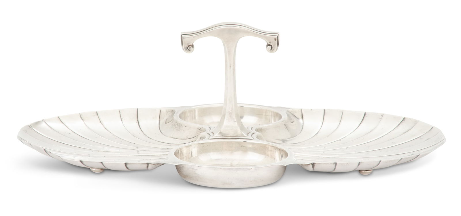 American Art Deco Silver Hors d'Oeuvres Stand: American Art Deco Sterling Silver Hors d'Oeuvres Standsecond quarter 20th century, by Wallace Silversmiths, Wallingford, Connecticut, with stylized coquille ends flanking a pair of integral sauce bowl
