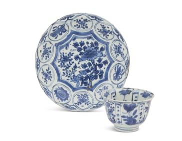 Two Pieces of Chinese Export Kraak Porcelain