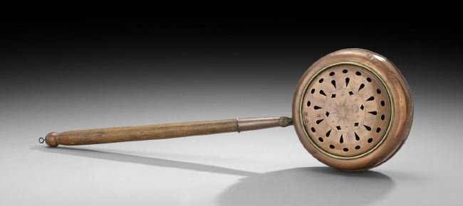 French Copper Warming Pan: French Copper Warming Pan, ca. 1900, the pierced lid engraved with stars, clouds and palmettes, stamped by the coppersmith Letelier Havard in the Village of Dieu, the lid opening with a brass shell-fo