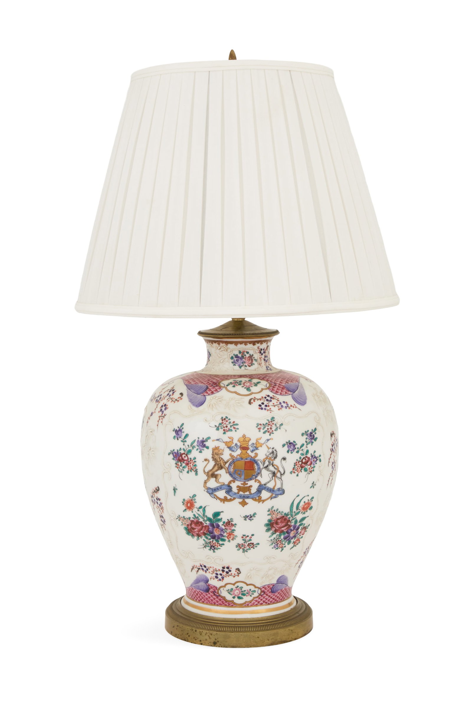 Chinese Export-Style Porcelain Lamp: Chinese Export-Style Porcelain Lamp 20th century, in the Samson style, decorated with an armorial device and raised white scrollwork, fitted with a lampshade. h. 31-1/2", dia. 18-3/4" Provenance: Kevi
