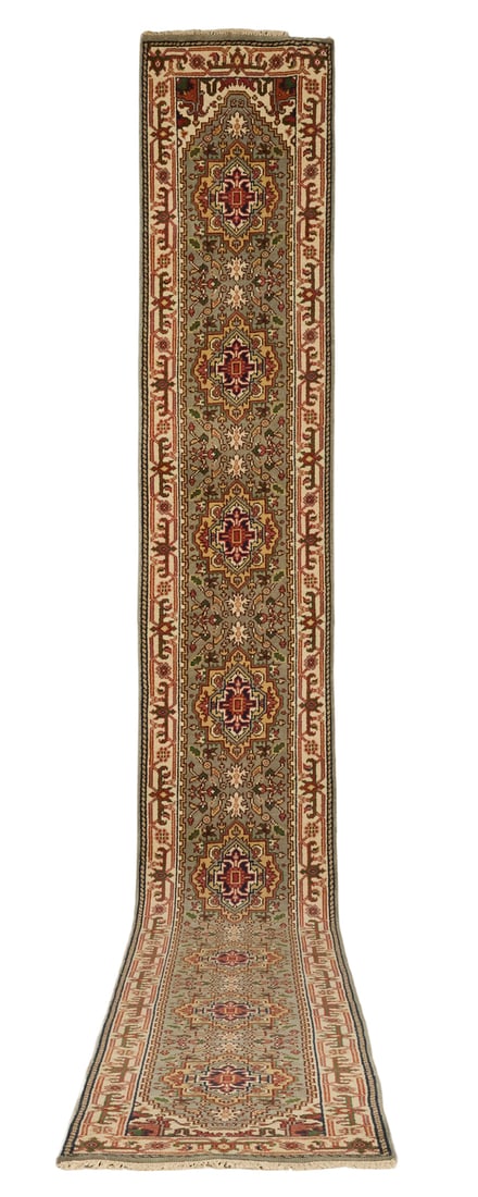 Agra Serapi Runner: Agra Serapi Runner 2' 8" x 19' 10"