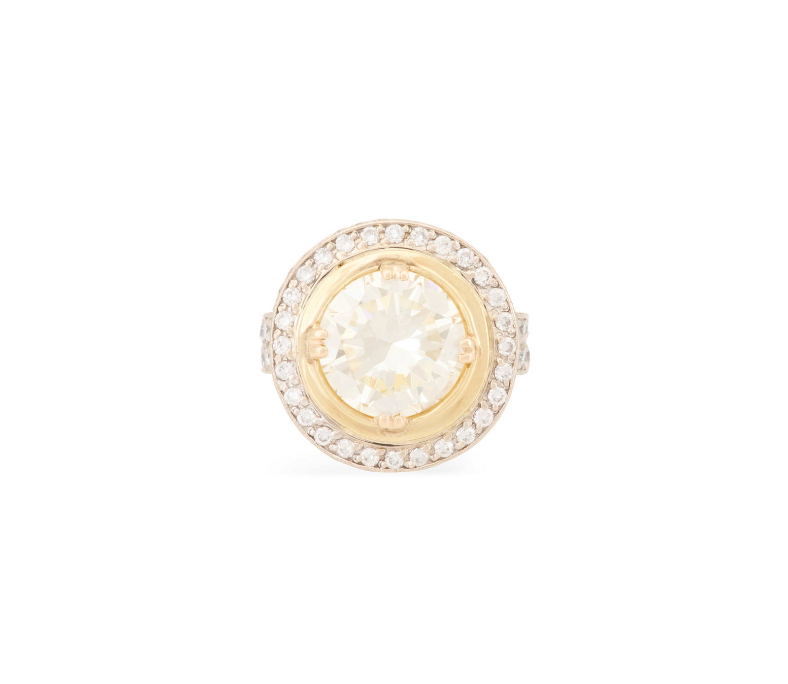 Stunning Diamond Ring - 2