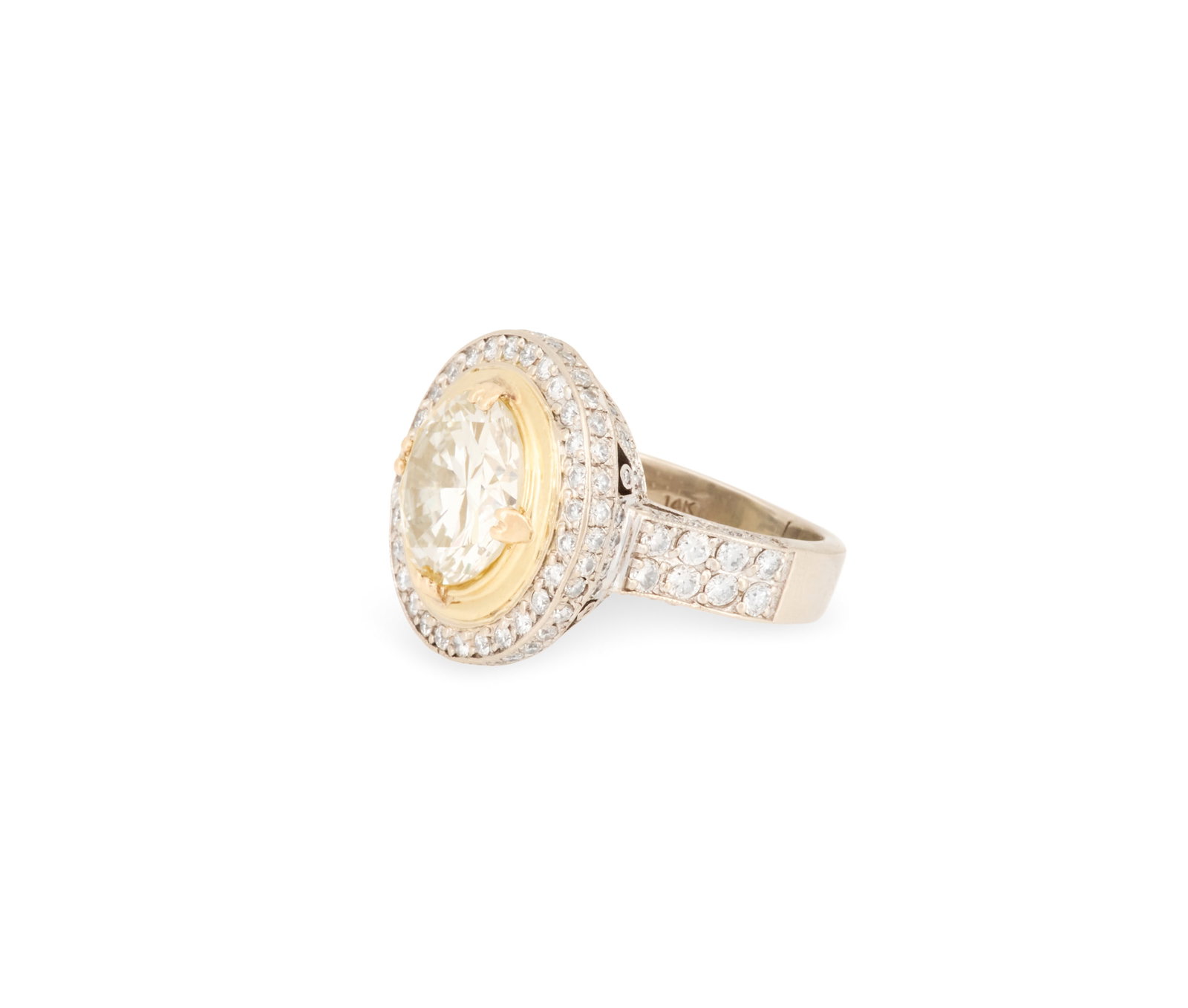 Stunning Diamond Ring - 3