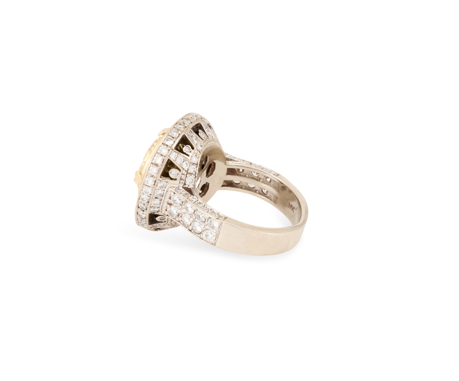 Stunning Diamond Ring - 4