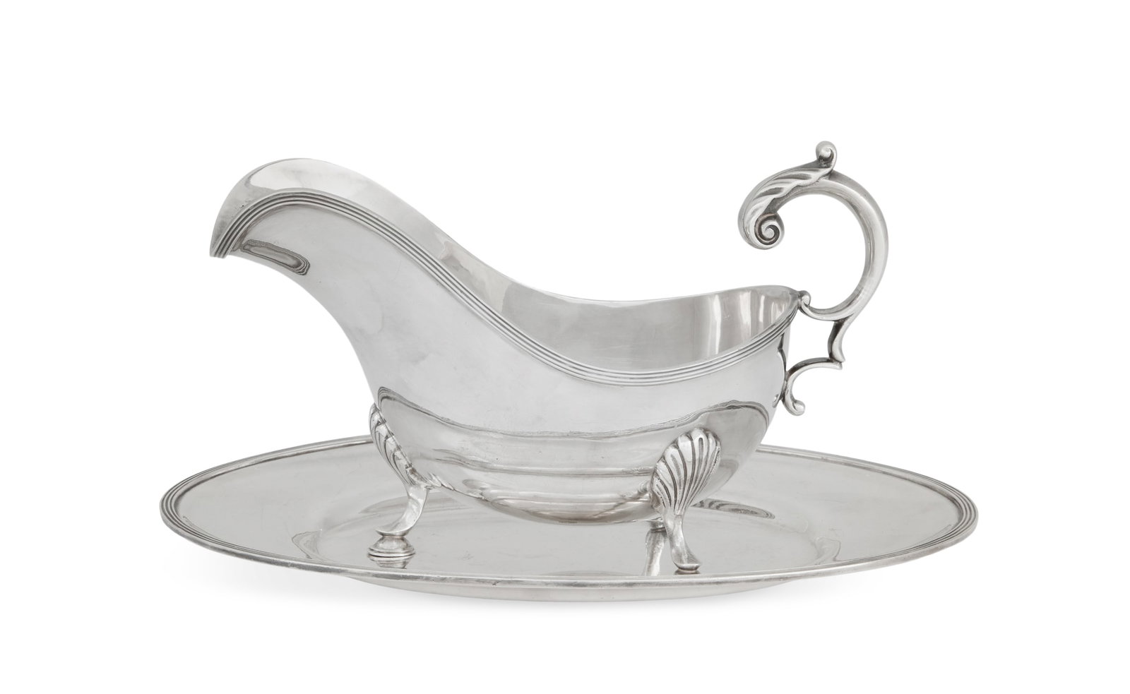 Ellis-Barker Silverplate Sauceboat and Stand: Ellis-Barker Silverplate Sauceboat and Stand mid-20th century, Birmingham, England, in the Georgian taste, including a sauceboat of traditional form with acanthus-crested scroll handle and shell-crest