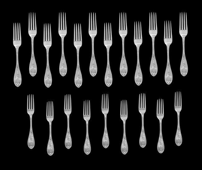 Set of Twenty-One American Coin Silver Forks: Set of Twenty-One American Coin (.900) Silver Forks, third quarter 19th century, in a traditional "pointed leaf-and-thread" pattern, including twelve dinner forks, l. 8", and nine luncheon forks, l. 6