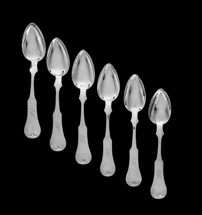 Six American Coin Silver "Fiddle Swell" Teaspoons: Set of Six American Coin (.900) Silver "Fiddle Swell" Teaspoons, third quarter 19th century, by David Kinsey (1819-1874), Cincinnati, Ohio, up-tipt with pointed and chamfered shoulders, monogrammed "E