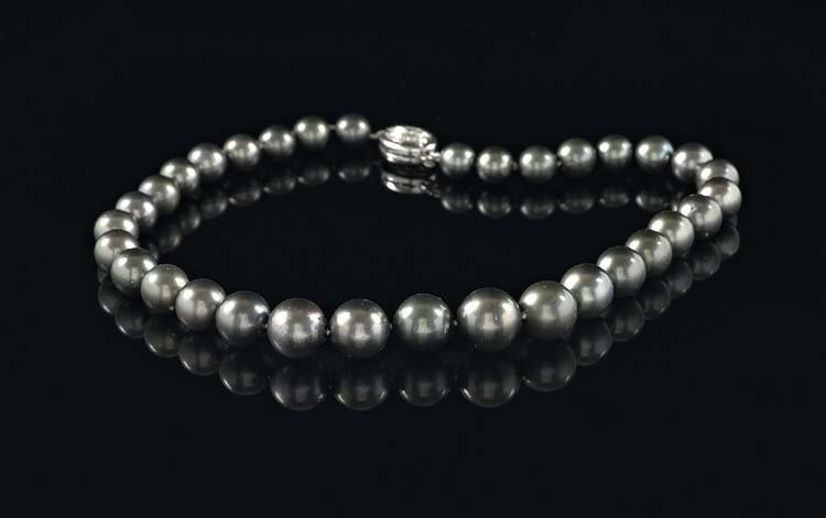 Tahitian Graduated Pearl Necklace: Tahitian Graduated Pearl Necklace, the large dark gray pearls with good luster, measuring approximately 10.0 mm to 15.1 mm, and set with an oval fourteen-karat white gold clasp with twenty-two round-c