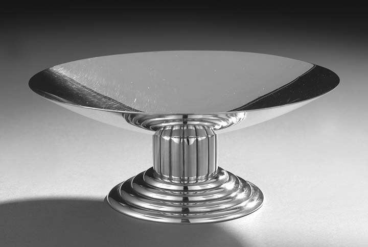 Reed & Barton Sterling Silver Modernist Compote: Reed & Barton Sterling Silver Modernist Compote, mid-20th century, Taunton, Massachusetts, after a 1928 design by Jean Puiforcat (1897-1945), the shallow bowl above a wide gadrooned standard and annul
