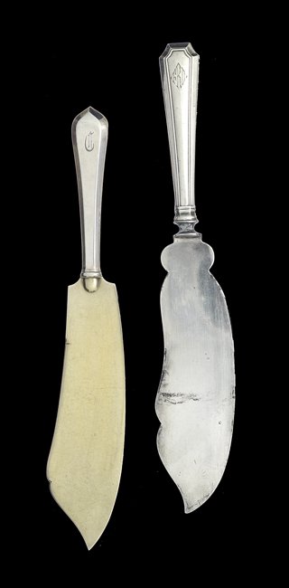 Two American Sterling Silver Cake Knives: Two American Sterling Silver Cake Knives, 20th century, both with filled handle and "scimitar" blade, including a Gorham "Old London" example with sterling blade, monogrammed "C", l. 10-1/4", and an u