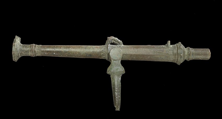 Indonesian/Philippine Lantaka: Indonesian/Philippine Lantaka, 17th/18th century, the bronze barrel and mounts for this cannon were probably made in Europe for the native market, the swivel rail mount is present and functioning, and