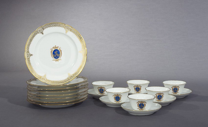 21 Pcs. of Louis-Philippe Porcelain Dinnerware: Twenty-One Pieces of Louis-Philippe Paris Porcelain Dinnerware, mid-19th century, including eight plates, dia. 8-3/4", seven cups, dia. 3-3/4", and six saucers, dia. 5-1/2", each decorated with carefu