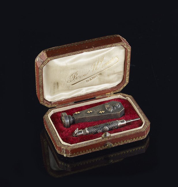Mixed Metal Seal and Pencil: Mixed Metal Seal and Pencil, ca. 1900, designed and retailed by Rene Wiener, Nancy, France, decorated with "Croix de Lorraine" and a bust of a woman, in their original gilt-stamped case, marked "Rene 
