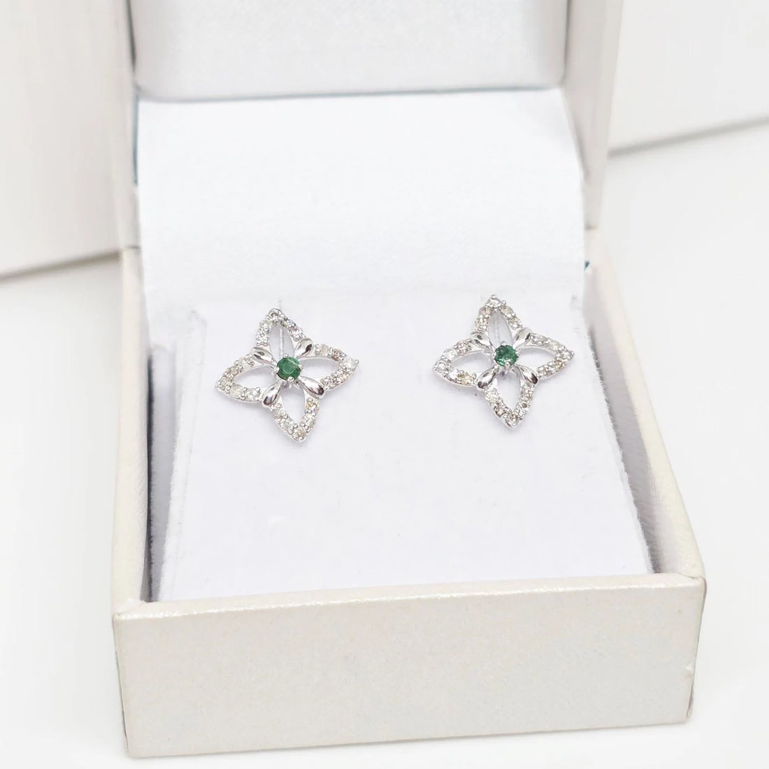Dainty 0.36ct Emerald & Diamond Star Earrings in 14K White Gold - 100% Natural: Dainty 0.36ct Emerald & Diamond Star Earrings in 14K White Gold 100% Natural & HandmadeA delicate and enchanting pair of earrings, handcrafted in 14K white gold and designed in a sparkling star-inspir