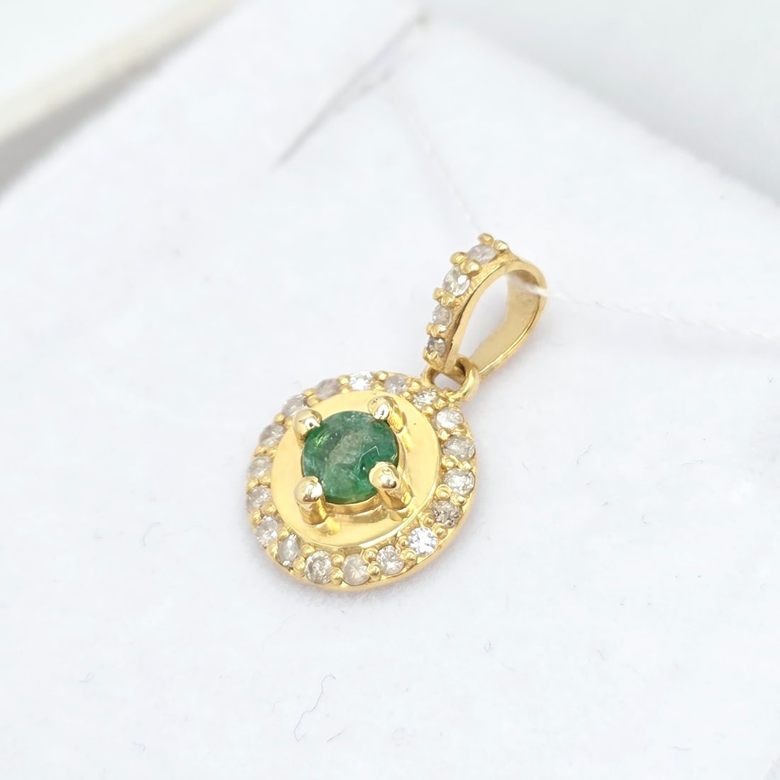 Natural Emerald & Diamond Circular Pendant in 14K Yellow Gold – 0.23ct Emerald + 0.27ct Diamonds (1 of 6)