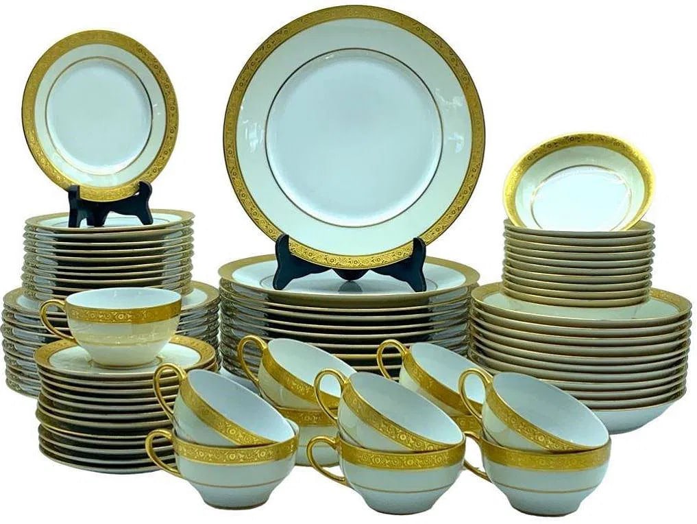 HUTSCHENREUTHER SELB BAVARIA 82 PIECE CHINA SET: Hutschenreuther Selb Bavaria 82-piece china set – white porcelain with gold accents and gold gilt. Stamped Hutschenreuther Selb Bavaria. Set includes: 12 small bowls, 11 teacups, 12 saucers, 12 sala