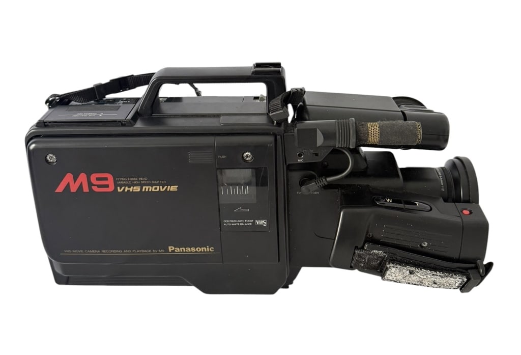 PANASONIC M9 NV-M9 FULL-SIZE VHS MOVIE CAMCORDER (1 of 7)