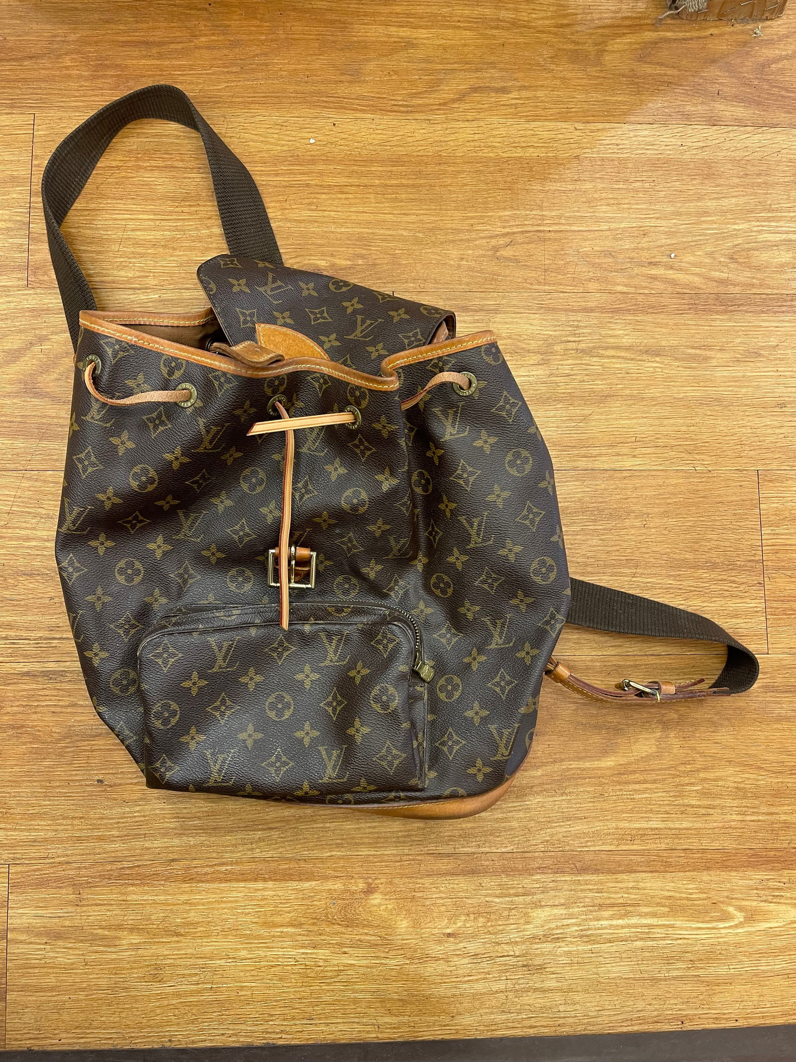 LOUIS VUITTON Montsouris GM Rucksack Backpack: An authentic Louis Vuitton Montsouris GM rucksack backpack crafted from the brand’s iconic Monogram toile coated canvas in dark brown with natural cowhide leather trim. This classic backpack