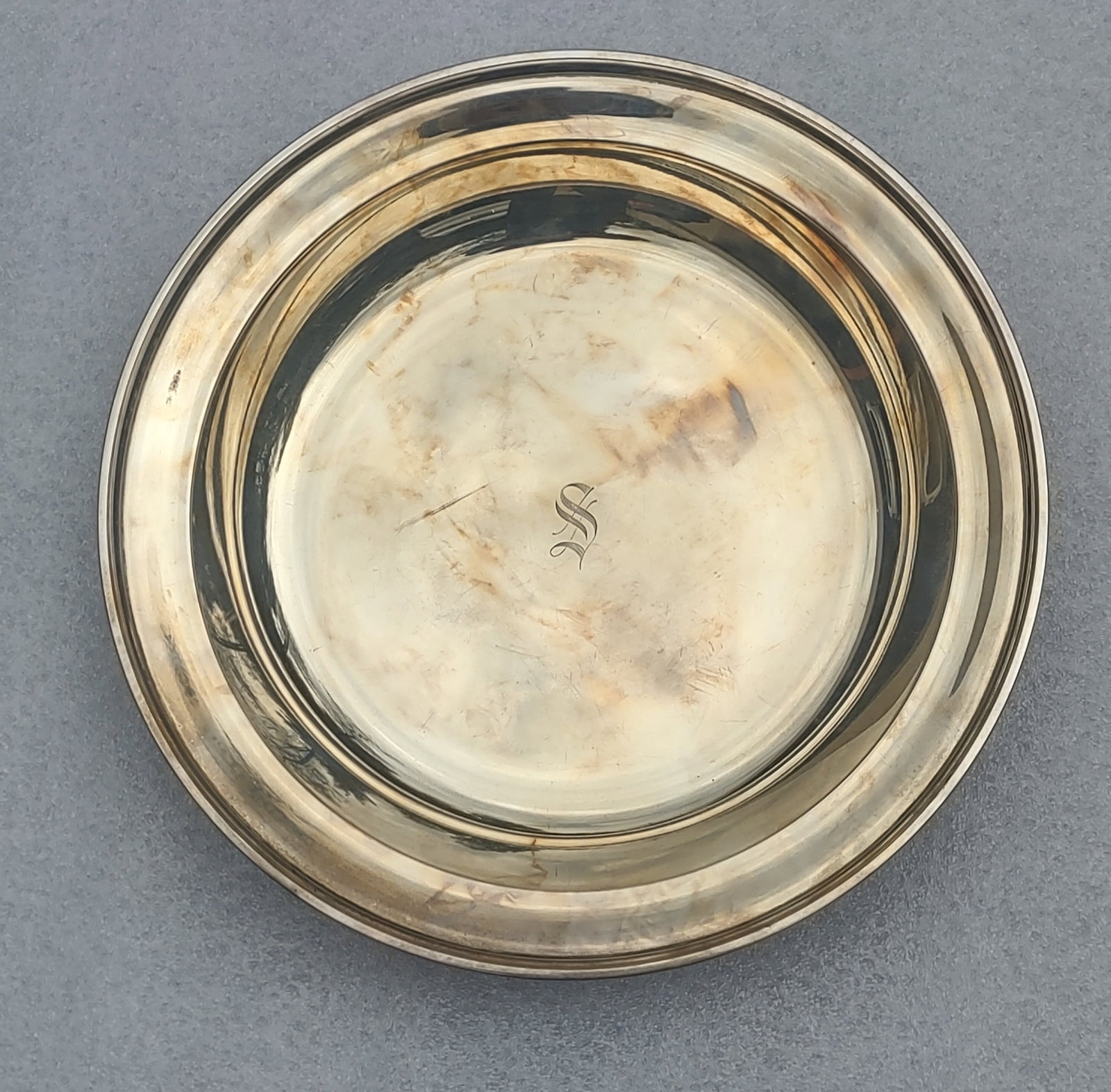 Gorham Sterling Silver 10.25" Serving Plate: Elegant Sterling Silver serving plate by Gorham, measuring 10.25 inches round and finely monogrammed. Marked “Gorham Sterling A42629” on the underside. Total weight approximately 15.13 troy
