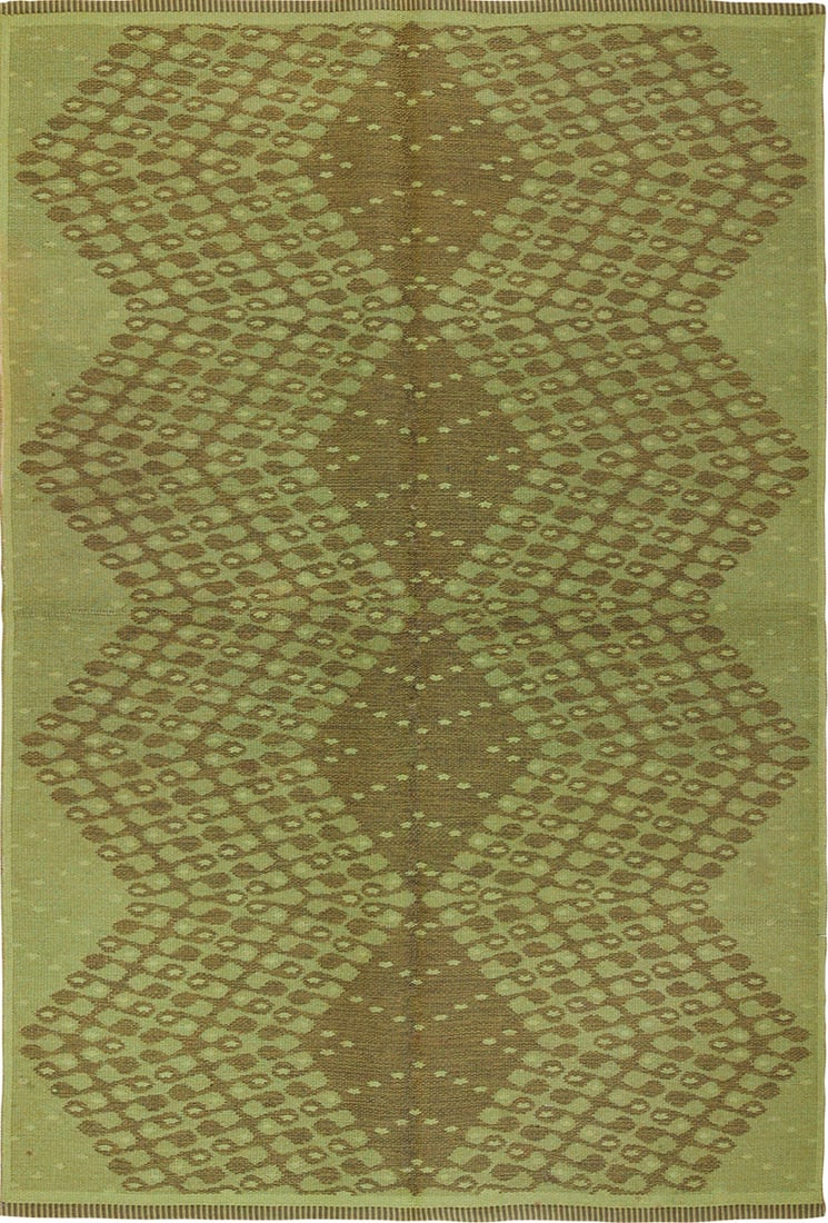 No Reserve - Double-Sided Vintage Swedish Rug 7 ft 10 in x 5 ft 4 in (2.39 m x 1.63 m): Curated collection of antique, vintage and modern rugs No Reserve - Double-Sided Vintage Swedish Rug Size: 7 ft 10 in x 5 ft 4 in (2.39 m x 1.63 m) A vintage Swedish double-sided kilim rug from the mi