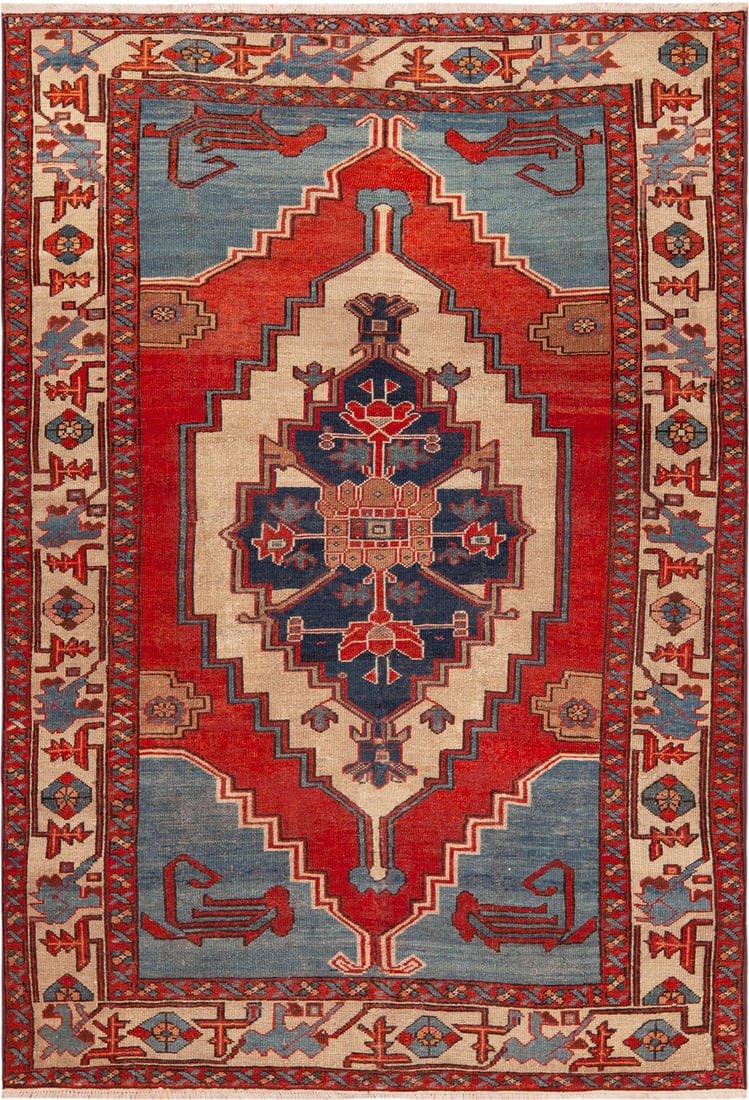 No Reserve - Antique Serapi Rug, Northwest Persia, circa 1880 - 6 ft 2 in x 4 ft 5 in (1.88 m x 1.35: Curated collection of antique, vintage and modern rugs No Reserve - Antique Serapi Rug, Northwest Persia, circa 1880 Size: 6 ft 2 in x 4 ft 5 in (1.88 m x 1.35 m) Provenance: Property of a French coll