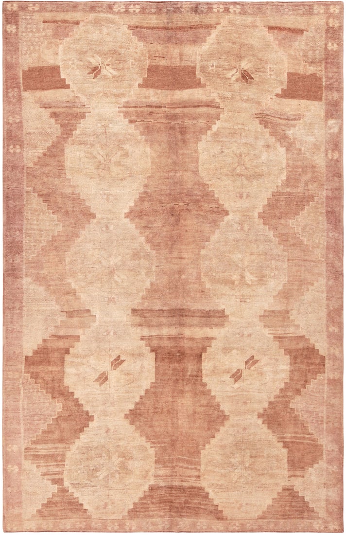 No Reserve - Vintage Kars Carpet, Eastern Turkey - 10 ft 4 in x 6 ft 7 in (3.15 m x 2.01 m): Curated collection of antique, vintage and modern rugs No Reserve - Vintage Kars Carpet, Eastern Turkey Size: 10 ft 4 in x 6 ft 7 in (3.15 m x 2.01 m) Provenance: Property of a Boston dealer A g