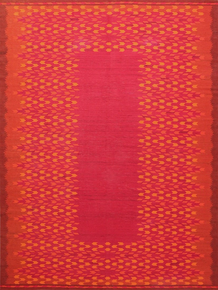 Large Vintage Scandinavian Flatweave Carpet - 12 ft 10 in x 9 ft 9 in (3.91 m x 2.97 m): Curated collection of antique, vintage and modern rugs Large Vintage Scandinavian Flatweave Carpet Size: 12 ft 10 in x 9 ft 9 in (3.91 m x 2.97 m) Provenance: Property of a Stockholm dealer A ge