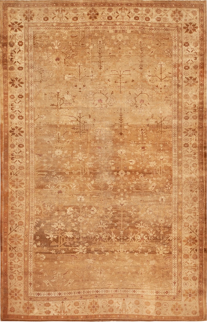 No Reserve - Large Antique Amritsar Carpet, North India, circa 1900 - 17 ft x 11 ft (5.18 m x 3.35: Curated collection of antique, vintage and modern rugs No Reserve - Large Antique Amritsar Carpet, North India, circa 1900 Size: 17 ft x 11 ft (5.18 m x 3.35 m) Provenance: Collection of late notable 