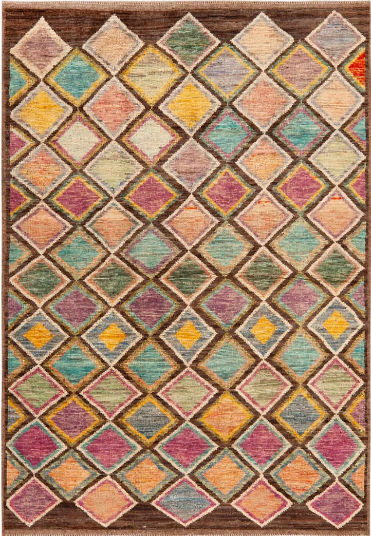 Modern Diamond-Design Rug - 5 ft 10 in x 4 ft 1 in (1.78 m x 1.24 m): Curated collection of antique, vintage and modern rugs Modern Diamond-Design Rug Size: 5 ft 10 in x 4 ft 1 in (1.78 m x 1.24 m) A colorful modern rug organized as a dynamic lattice of overlapping diam