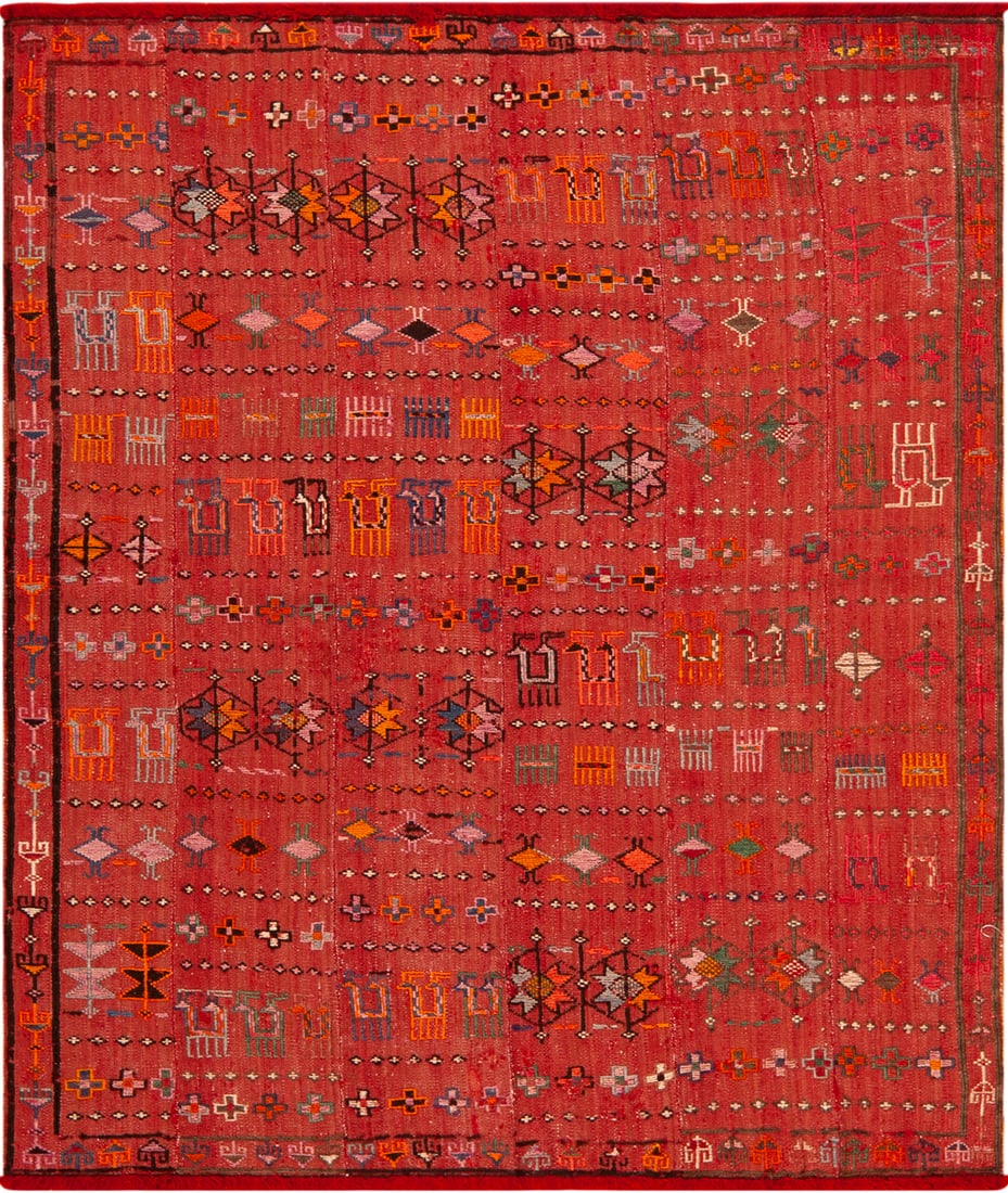 No Reserve -Vintage Persian Verneh Animal and Bird Kilim - Mid-20th Century - 5 ft 6 in x 4 ft 8 in: Curated collection of antique, vintage and modern rugs No Reserve -Vintage Persian Verneh Animal and Bird Kilim - Mid-20th Century Size: 5 ft 6 in x 4 ft 8 in (1.68 m x 1.42 m) Provenance: Property of