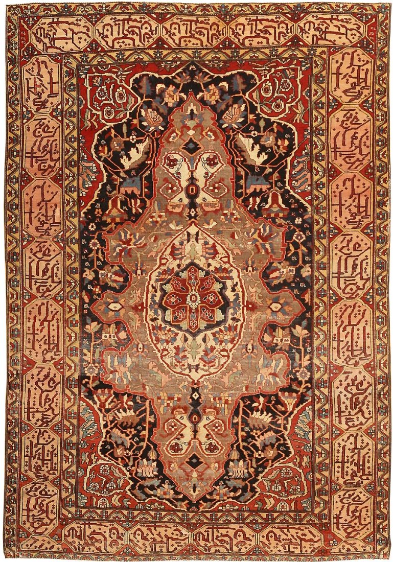 Signed Antique Sarouk Farahan Persian Rug Carpet: Size: 4 ft 6 in x 6 ft 6 in (1.37 m x 1.98 m) - Late 19th Century - Antique Farahans like this are famed for their combination of classic Persian design with the spontaneous drawing and graphics of vi