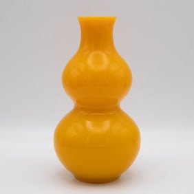 A Fine Chinese Qing Dynasty Peking Glass Gourd Vase
