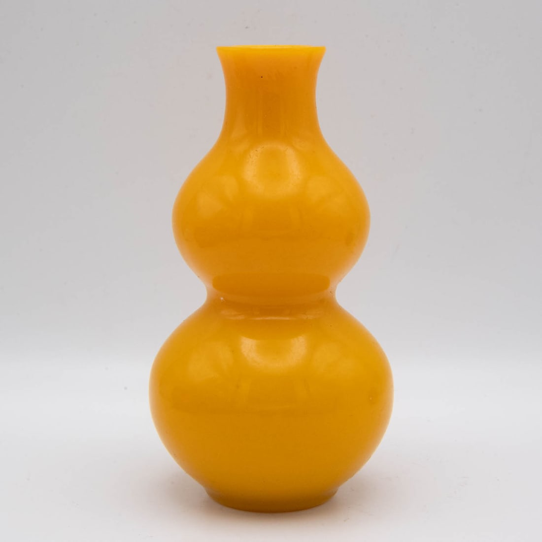 A Fine Chinese Qing Dynasty Peking Glass Gourd Vase