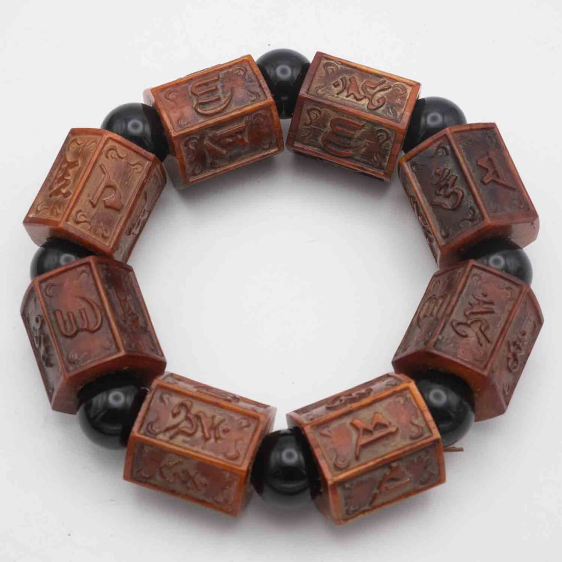 Antique Chinese Carved Bone Buddhist Mantra Hexagon Prayer Bracelet: Medium: BoneSize: 1x1x1 inches each beadAge/Detail: Antique Chinese CarvedCondition: great overall, check photo for condition reference.Provenance:Collection from Estate in TribeccaLiveShipping is NOT