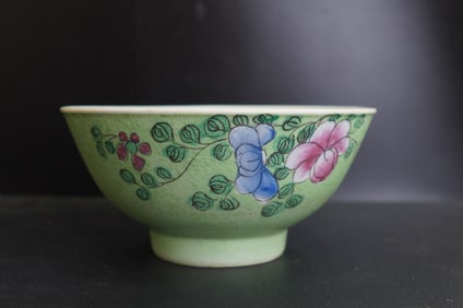 Chinese Green-ground Famille Rose Bowls, Early 19th Century