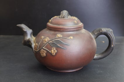 CHINESE YIXING ZISHA TEAPOT