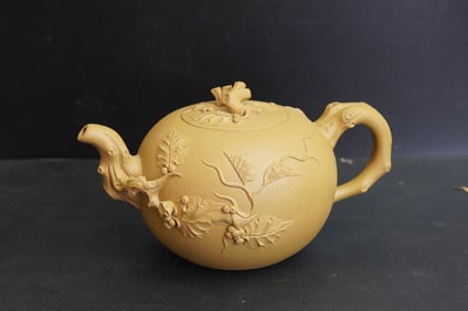 CHINESE YIXING ZISHA TEAPOT
