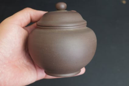 CHINESE YIXING ZISHA TEA CADDY
