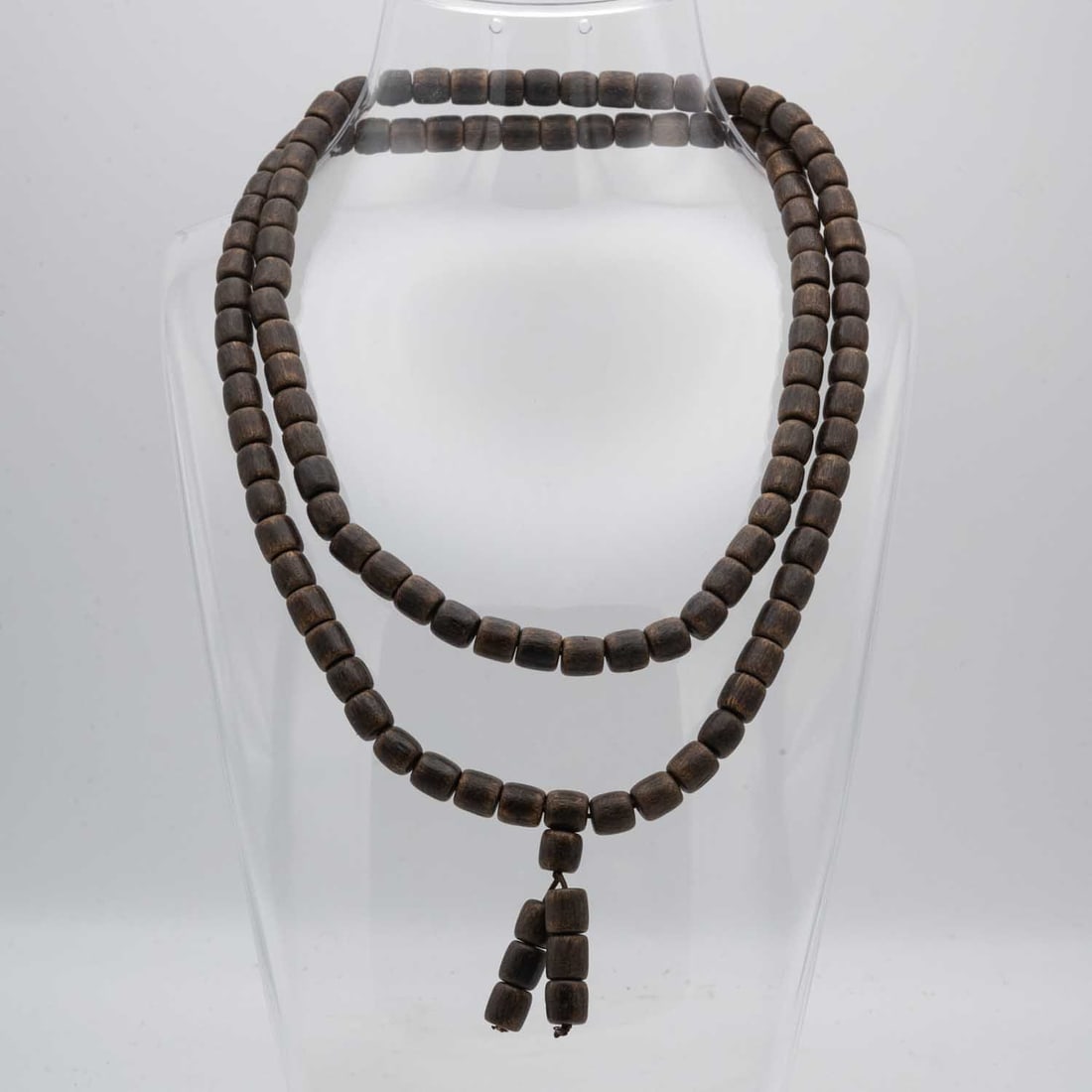 Vietnam Nha Trang Agarwood Necklace With Certificate: Affordable and convenient "Self-Arranged Shipping" available, please email treasuredauctions@gmail.com before you check out for quote comparison. LIVESHIPPING is NOT a part of the auction house or our
