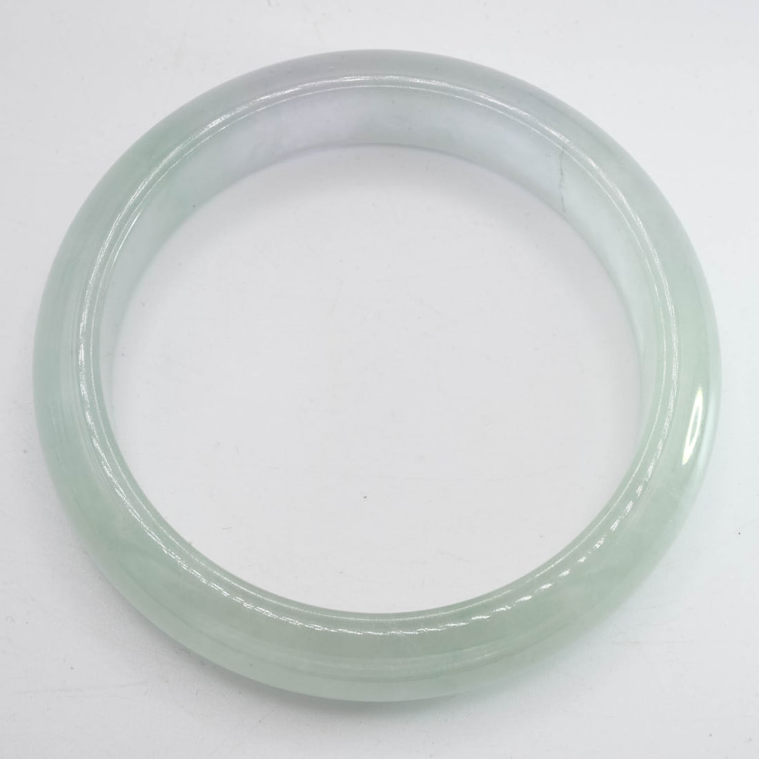 Chinese Green Jade Bangle: Affordable and convenient "Self-Arranged Shipping" available, please email treasuredauctions@gmail.com before you check out for quote comparison. LIVESHIPPING is NOT a part of the auction house or our