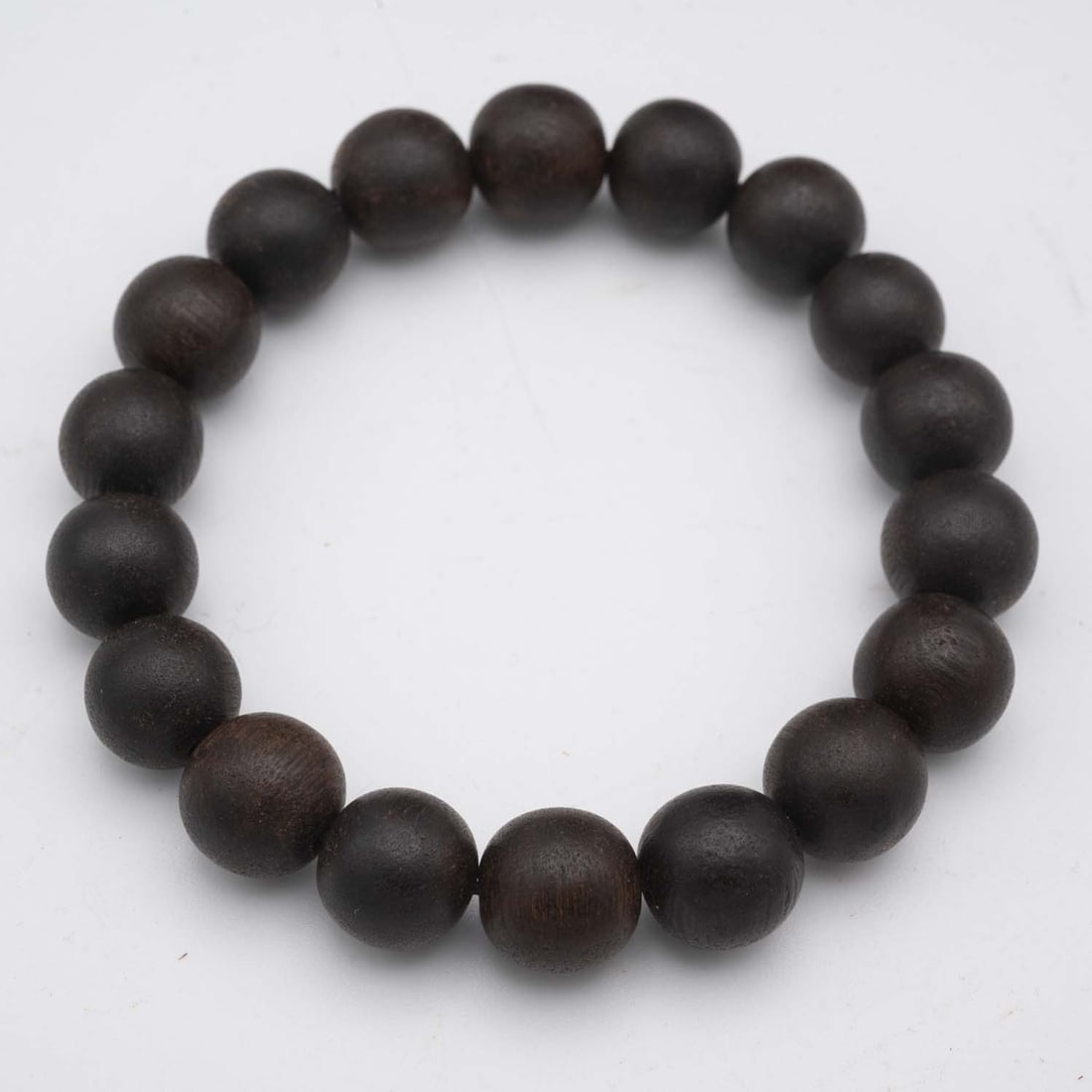 Vietnamese Agarwood Bead Bracelet: Affordable and convenient "Self-Arranged Shipping" available, please email treasuredauctions@gmail.com before you check out for quote comparison. LIVESHIPPING is NOT a part of the auction house or our