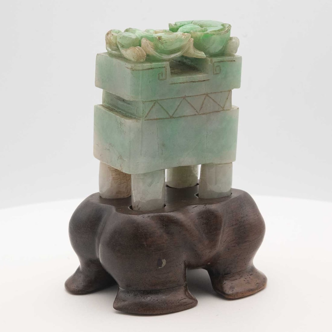 Antique Chinese Carved Green Jadeite Ruyi Ding Caldron Sculpture With Stand: Affordable and convenient "Self-Arranged Shipping" available, please email treasuredauctions@gmail.com before you check out for quote comparison. LIVESHIPPING is NOT a part of the auction house or our