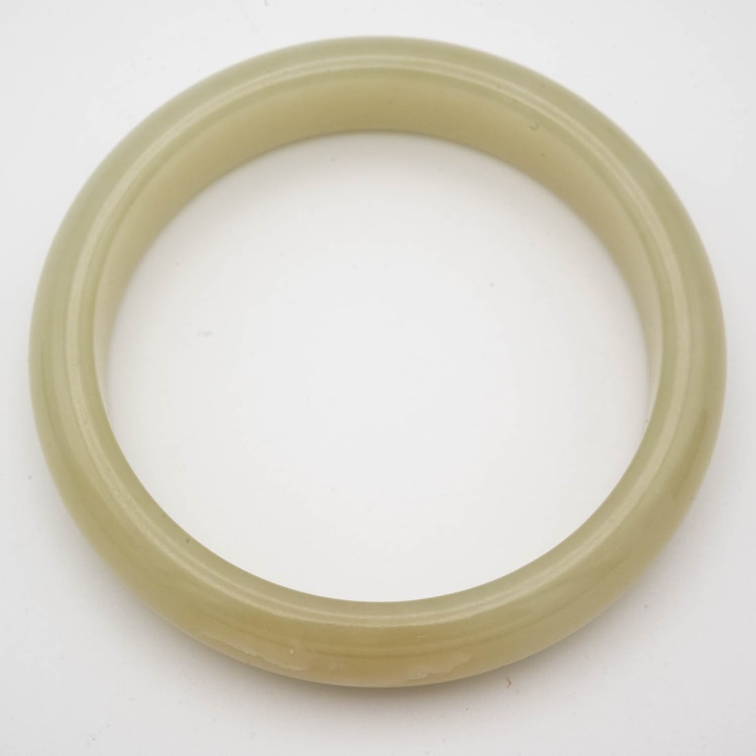 Chinese Yellow Jadeite Bangle: Affordable and convenient "Self-Arranged Shipping" available, please email treasuredauctions@gmail.com before you check out for quote comparison. LIVESHIPPING is NOT a part of the auction house or our